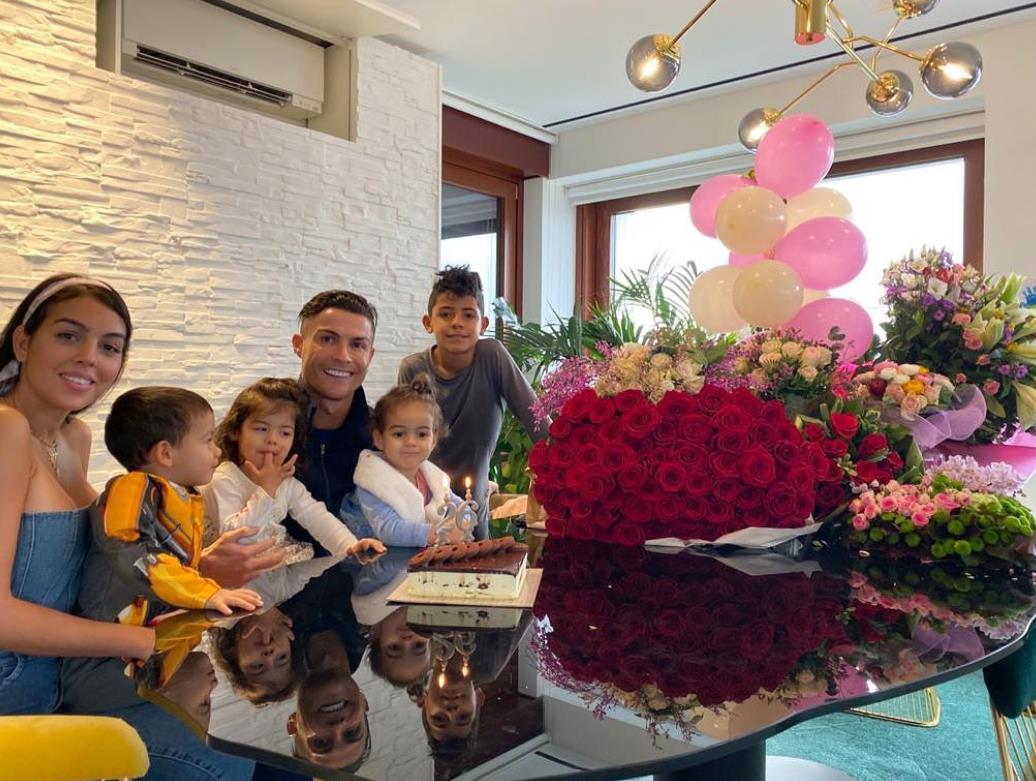 c罗确诊新冠后首次露面,c罗疫情隔离期