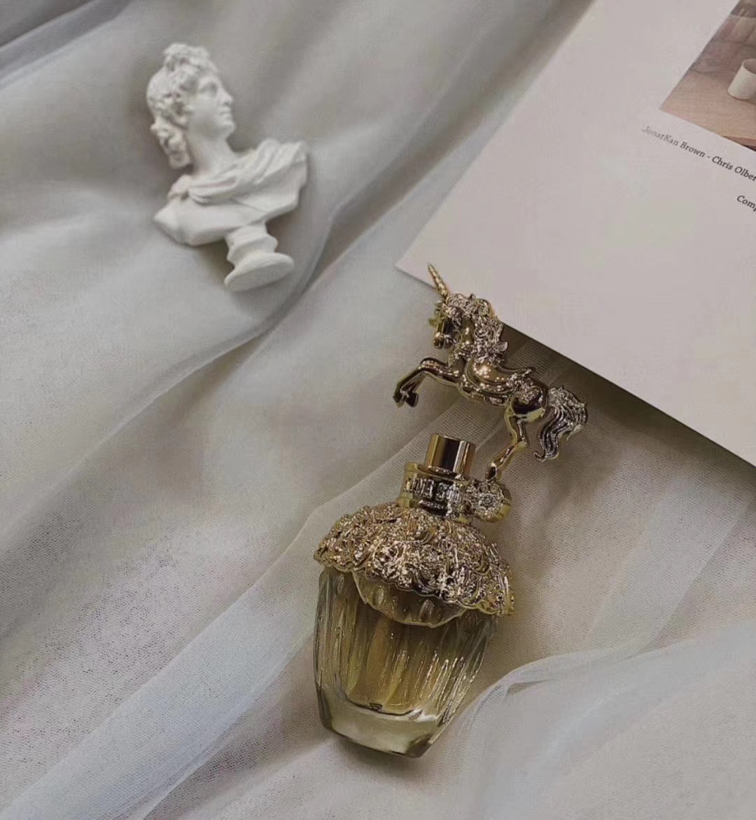 圣诞礼物送女朋友香水,送女生圣诞礼物香水推荐