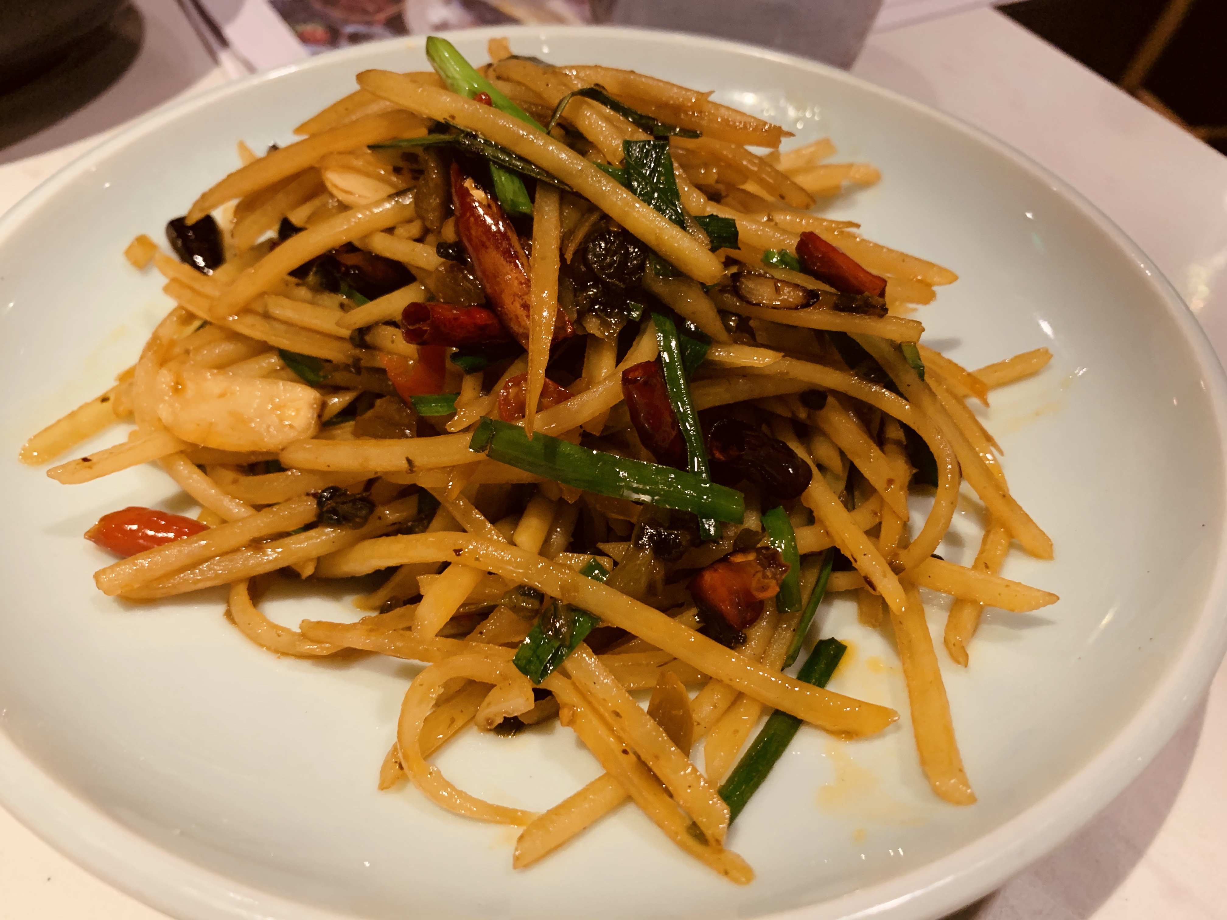 比神仙水还要仙的云南蒸汽石锅鱼,了解云南蒸汽石锅鱼