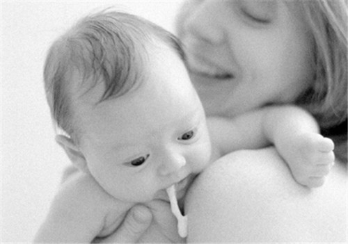 新生儿溢奶吐奶原因,新生儿吐奶溢奶是什么原因引起的