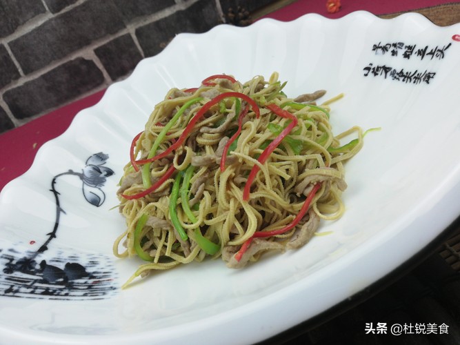 家里炒肉丝怎么不粘锅,炒肉丝如何不柴不干