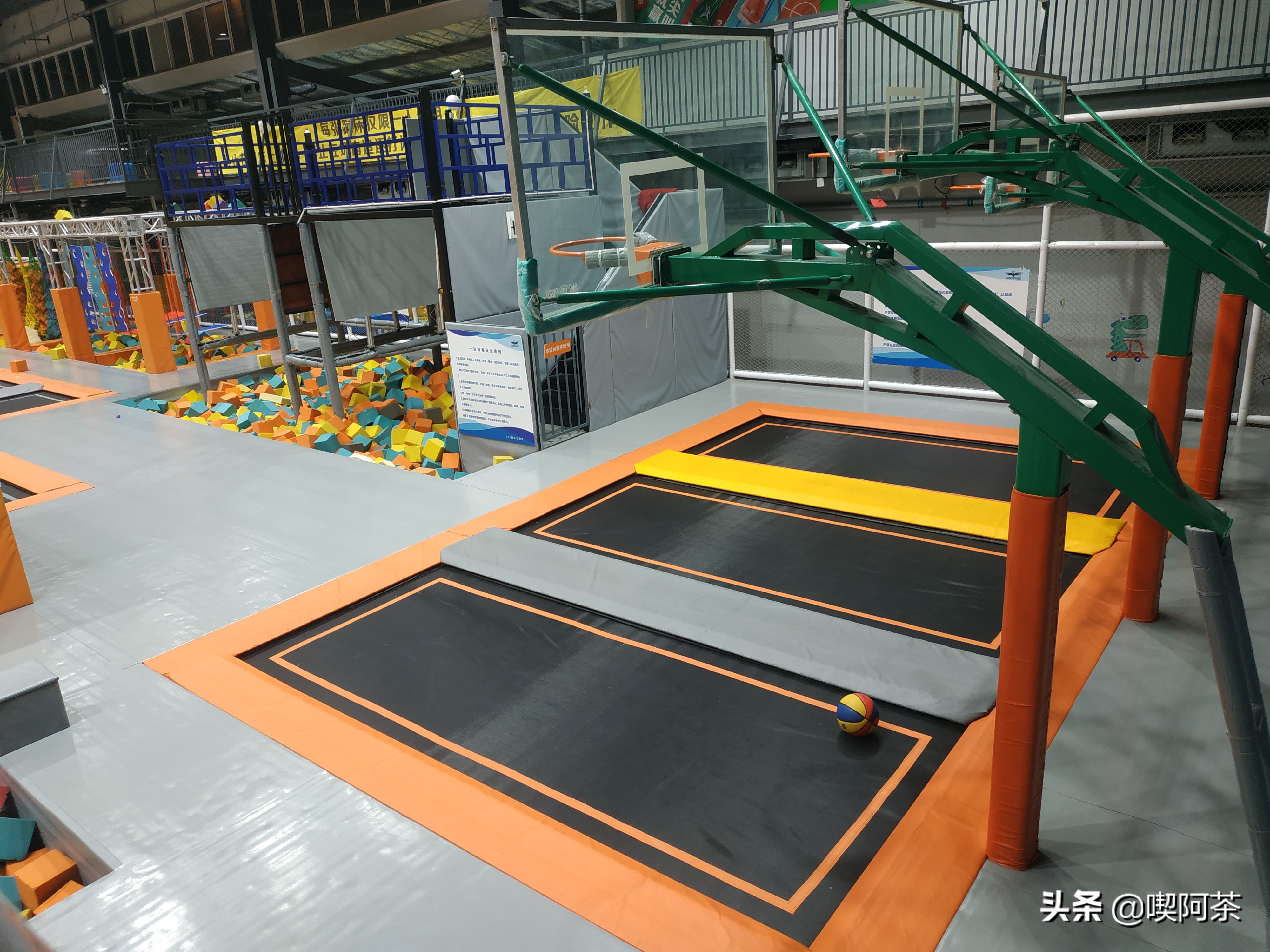 让我们离开地球表面歌词,让我们一起逃离到地球的边缘