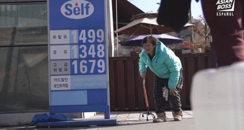 7旬老太太家里堆垃圾场,82岁老妇住地下室五年