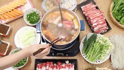 吃火锅人均一盘肉够不够,3个人吃老火锅540元贵不贵