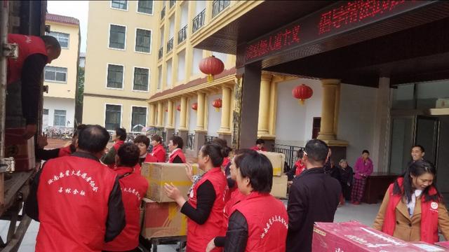 汝星火志愿者助力2019汇品万货“养老助残”大型公益捐赠活动