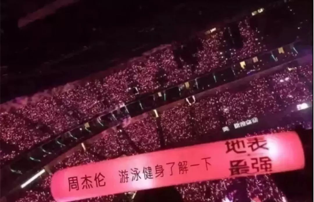 这届年轻人不配去健身房