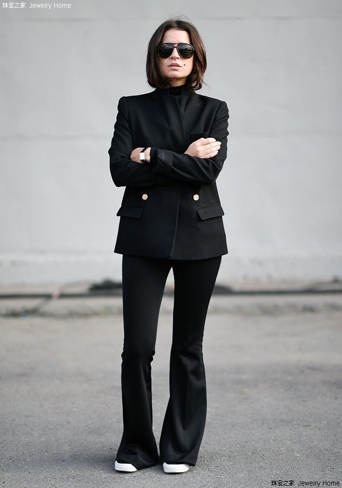 如何把黑色西装穿得好看,一件黑西装可以怎么穿