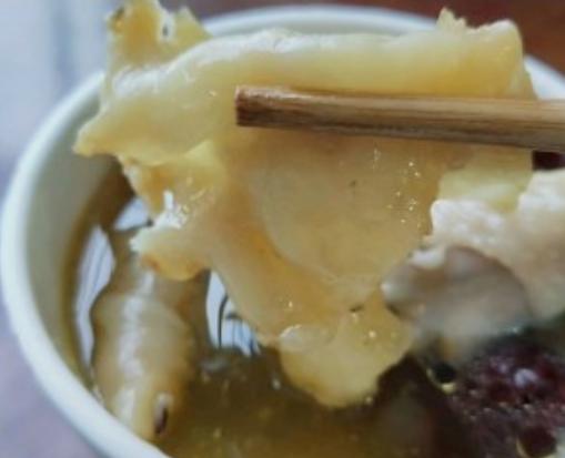 当归黄芪乌鸡补气血养生汤,当归党参黄芪花胶乌鸡汤做法