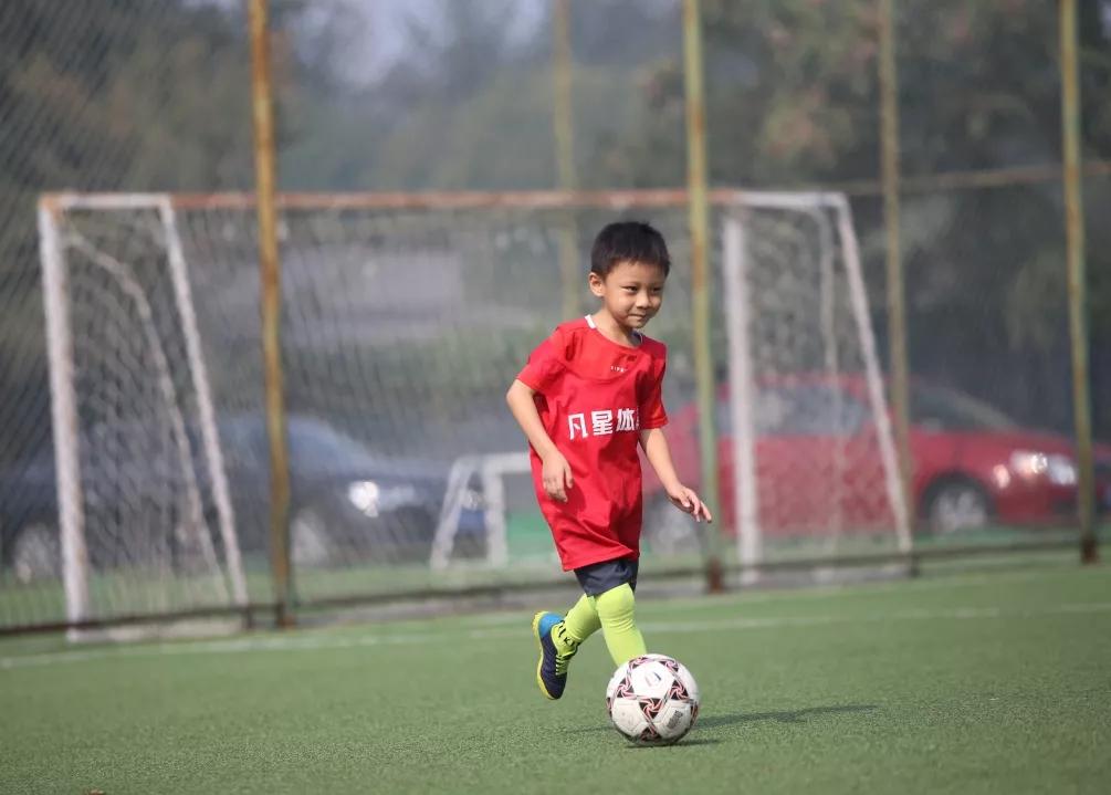 为女儿练体育做减法,我决定送她去私立学校试试…