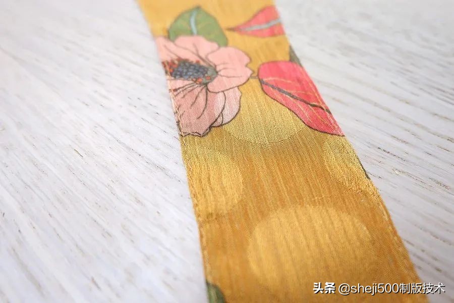 v领雪纺连衣裙领口大了怎么办,雪纺连衣裙领口大了怎么改小窍门