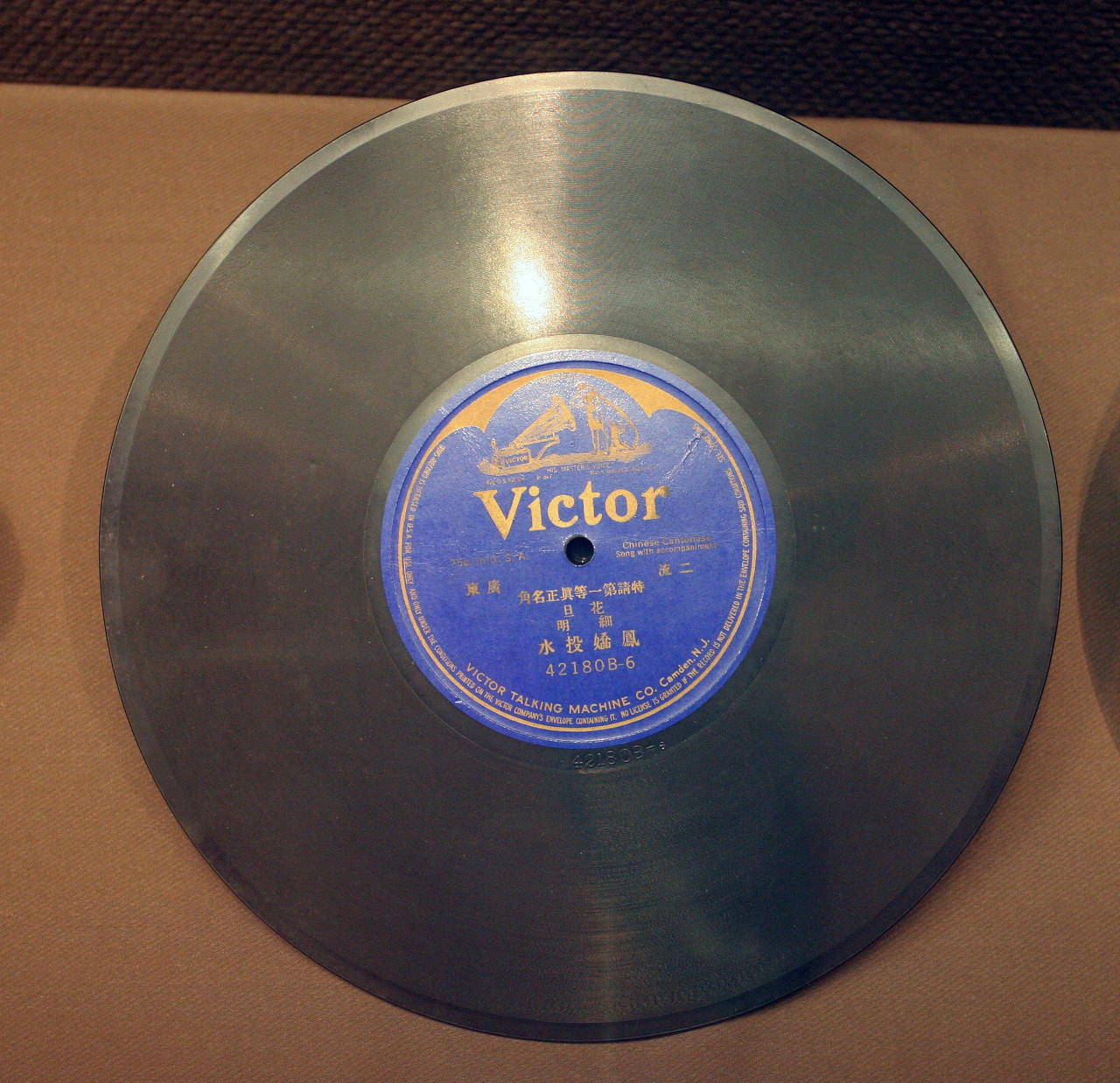 用降噪麦克风怎么播放背景音乐,用声卡录音怎么消除噪音