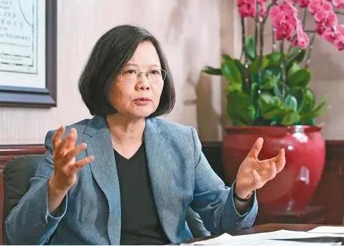 皇帝的新衣红毯,皇帝的新衣封面