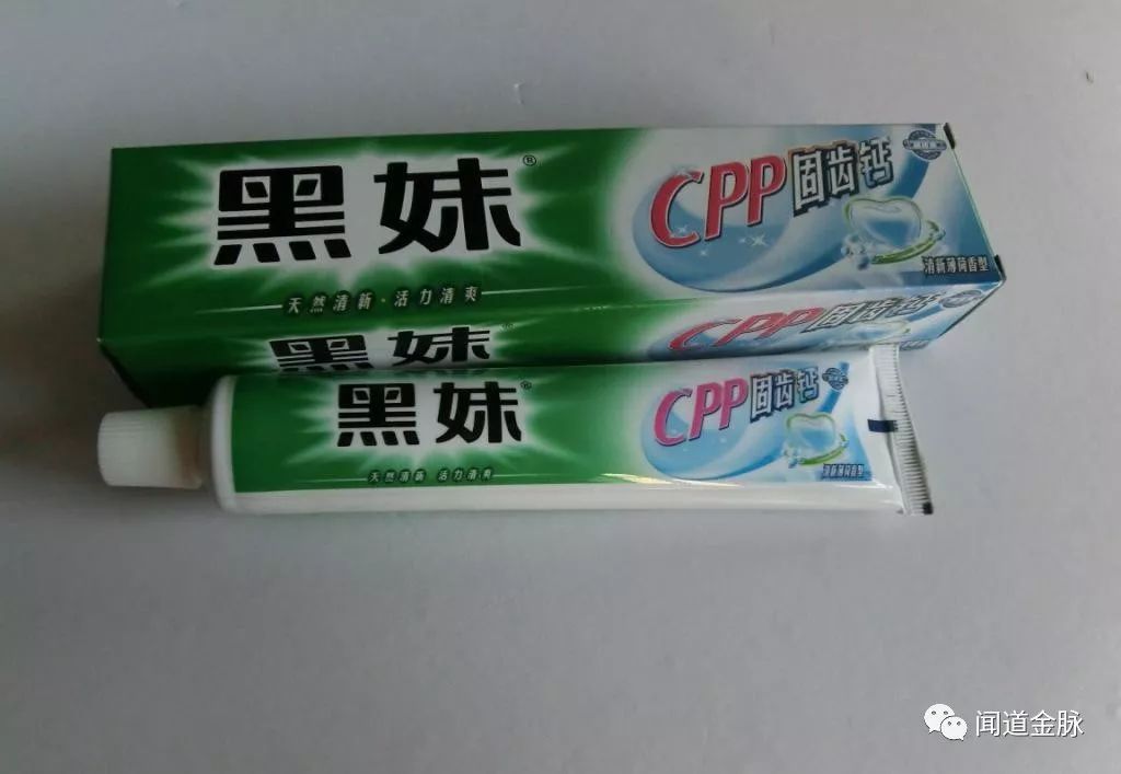 刷牙一次用三款牙膏,牙膏是我们每天刷牙都要用到的