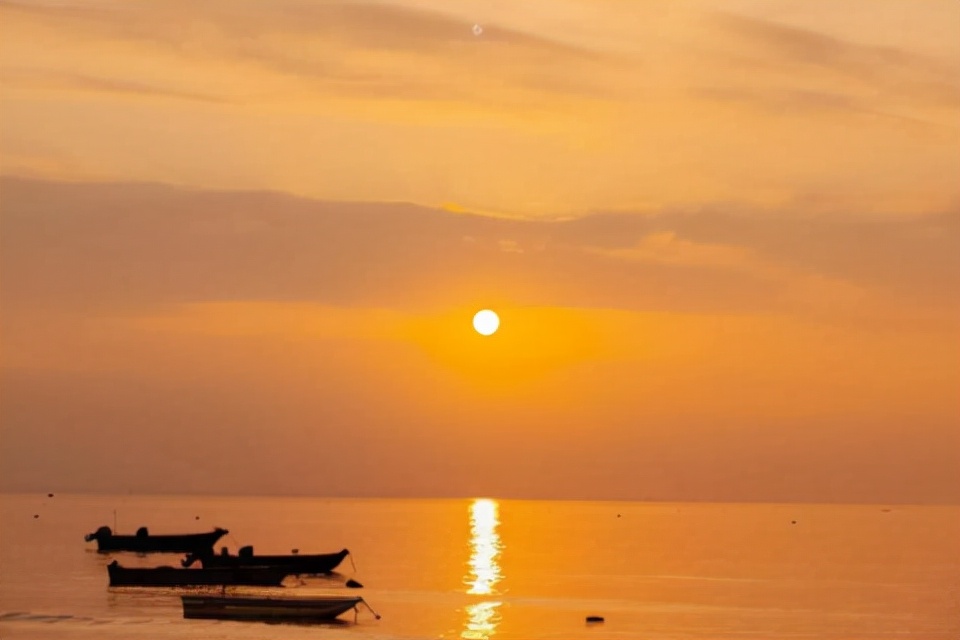 描写山水田园风光一首诗词,关于描写山水田园风光的诗词