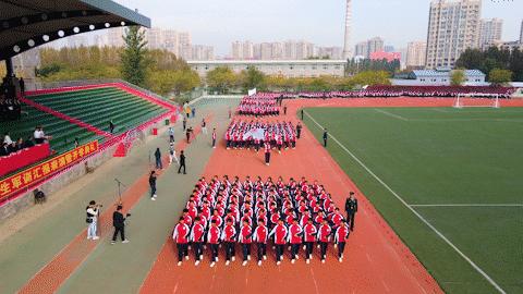 今天起，我们都是“辽传人”！辽传新生军训汇报表演暨开学典礼