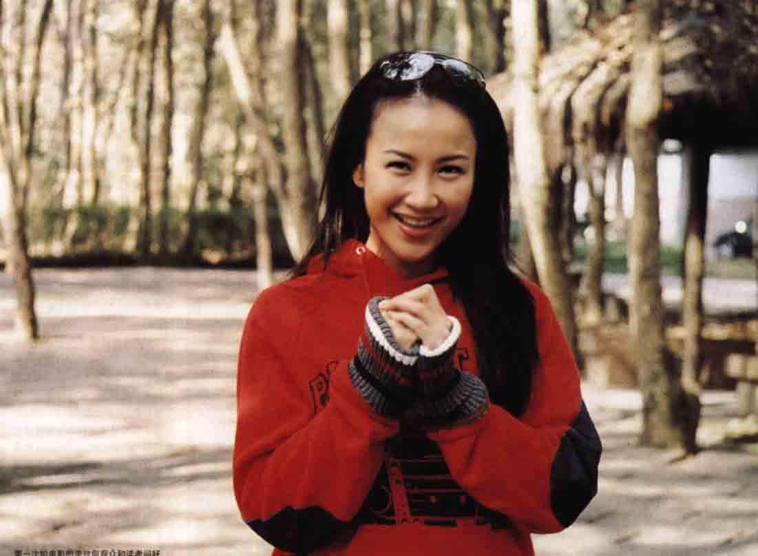 出生前丧父，不认命成郑秀文师妹，又被雪藏还失声却变天后嫁豪门