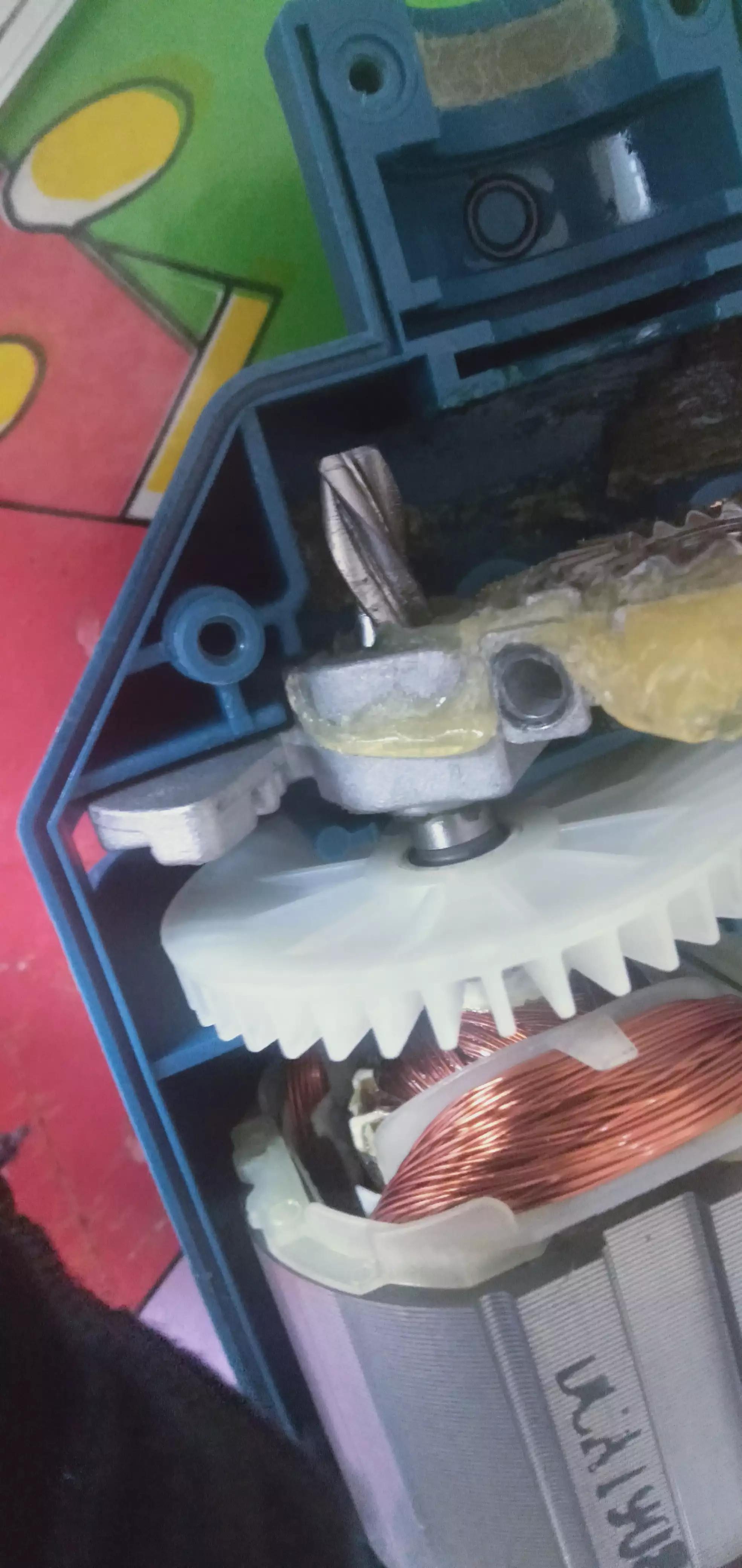 晶思达手电钻开关总成内部构造,插电款带冲击的手电钻