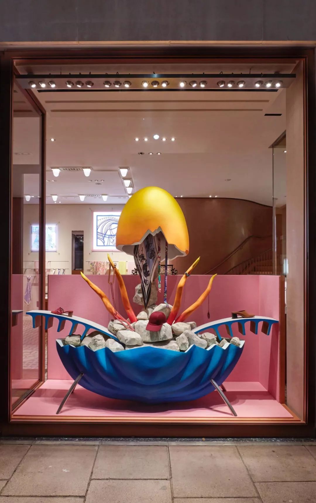 爱马仕最新的橱窗设计,手工制作的梦幻艺术空间