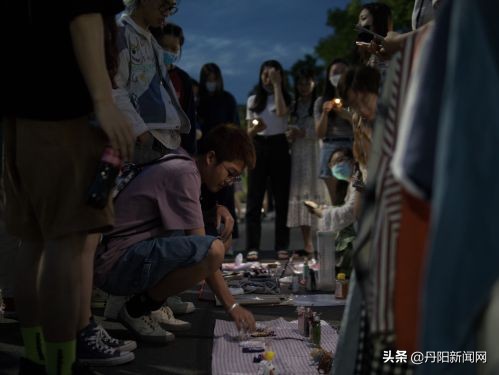 南师大中北学院首届“龙湖夜市”节暨“周末露天影院”开幕啦