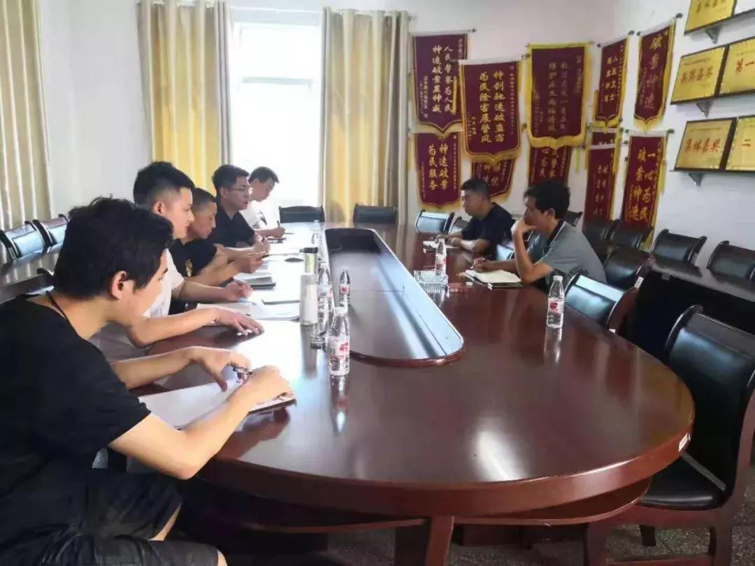 玉林杀害出租车司机后潜逃16年,出租车司机惨遭杀害警方追凶27年