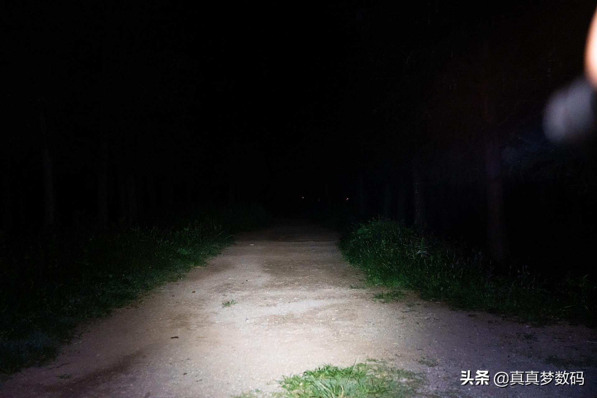 2021强光手电选购经验篇一:盘点我的高性价比强光手电筒