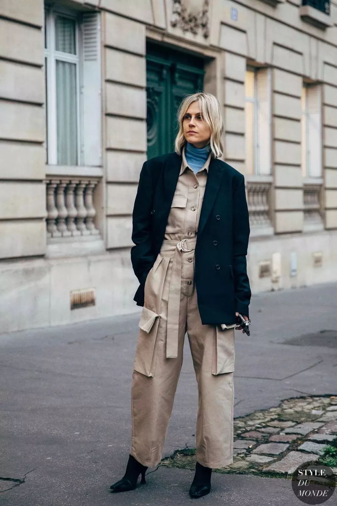 搭靴子穿的裙子秋冬款,裙子靴子秋冬搭配图