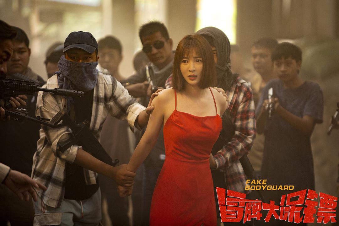 柳岩穿吊带衫,柳岩白色吊带衫