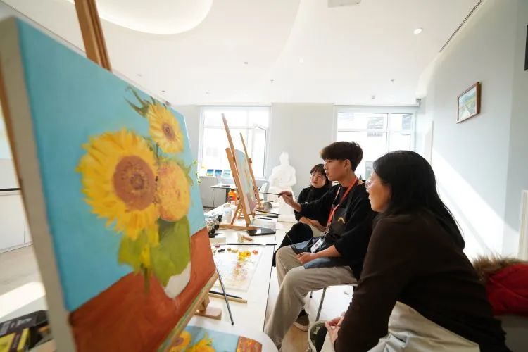 九力国际教育综合体夜景,九力国际教育综合体广告