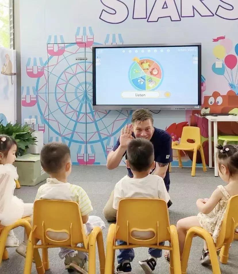 绿地606中心预售开启，实探全新升级的英孚外教试听课堂