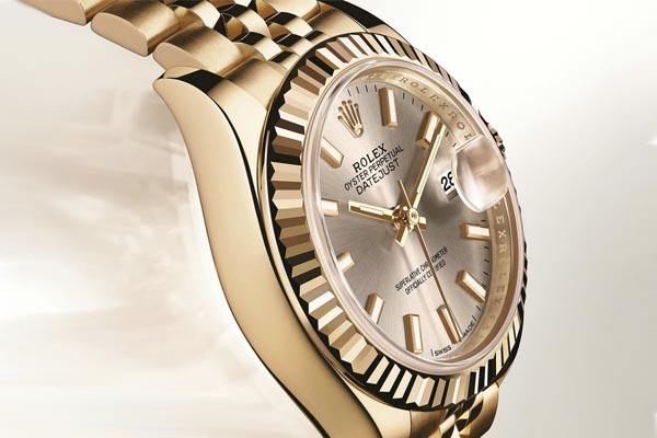 镀金手表边框磕碰怎么修复,镀金手表表壳有划痕