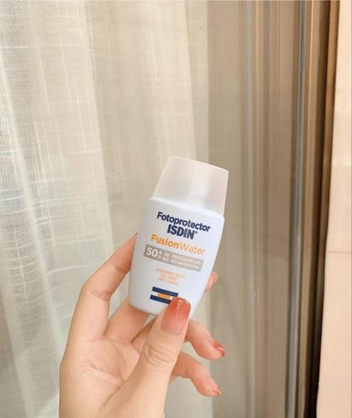 防晒霜推荐学生党混油皮防水,适合油皮的防晒霜测评