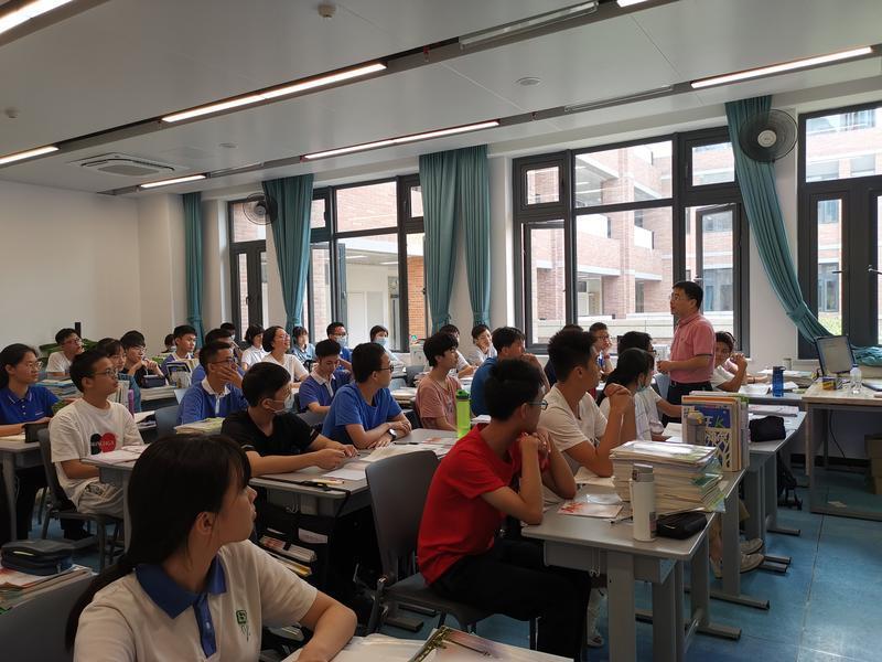 开学首日｜自带“观景台”的“河道餐厅”……深中泥岗校区给人惊喜不断