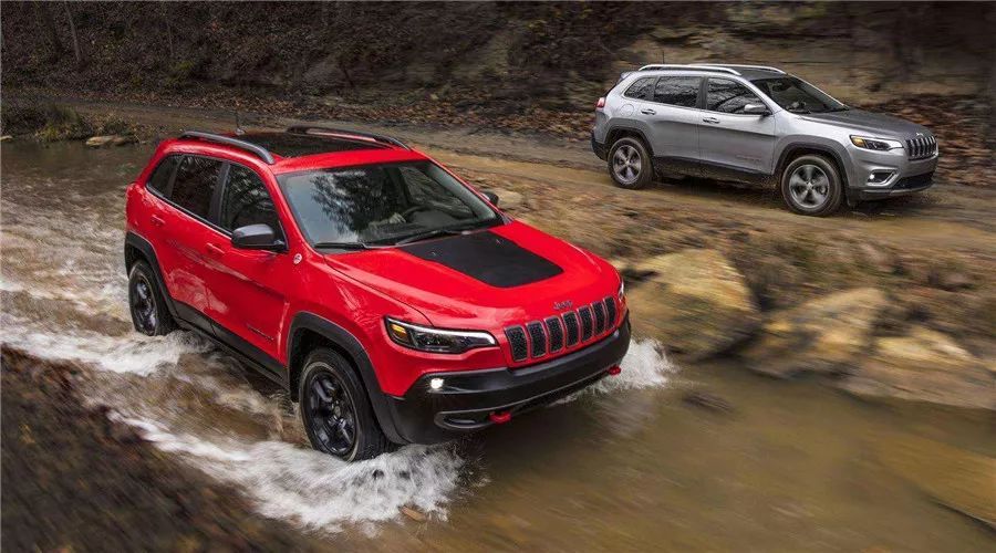 试驾jeep自由光2.0自吸,新款jeep自由光探享版越野视频