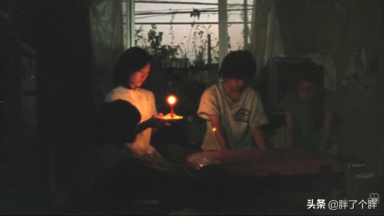 无人知晓：真实事件改编，母亲为和男友同居，抛下四个孩子离去