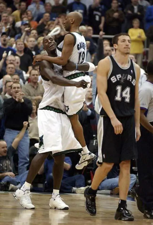 狼王加内特穿过的球鞋,球鞋加内特