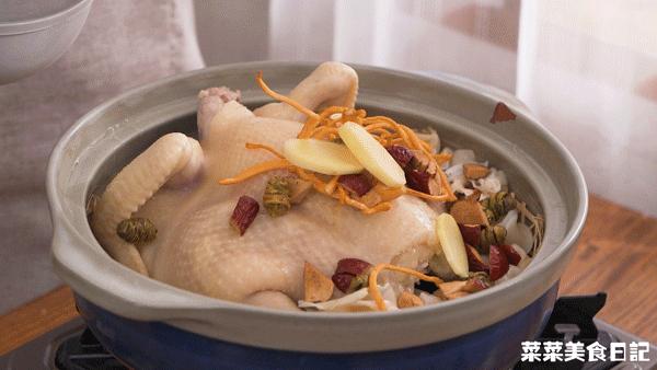 奶奶炖的鸡汤,老奶奶做的清炖鸡汤