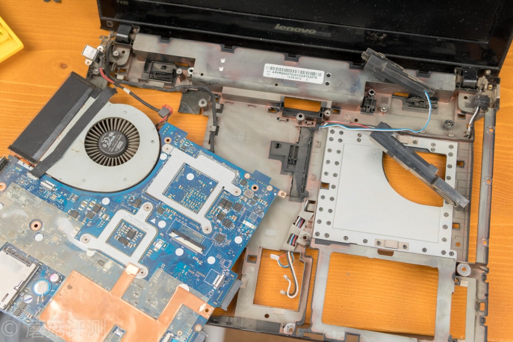 联想y400维修断轴,联想y400屏轴太紧