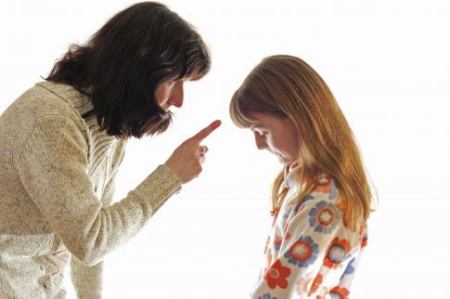 好惨，幼儿园老师布置的家庭作业，妈妈的化妆品全部变成垃圾