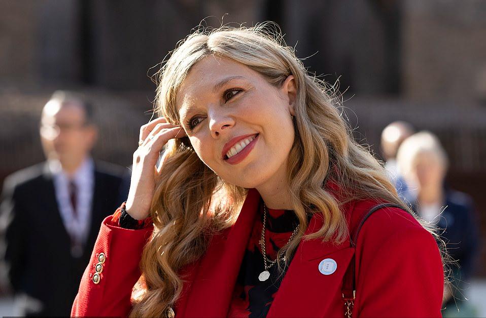 英国第一夫人成G20时尚黑马！穿500块的Zara上衣，印花裙是租来的