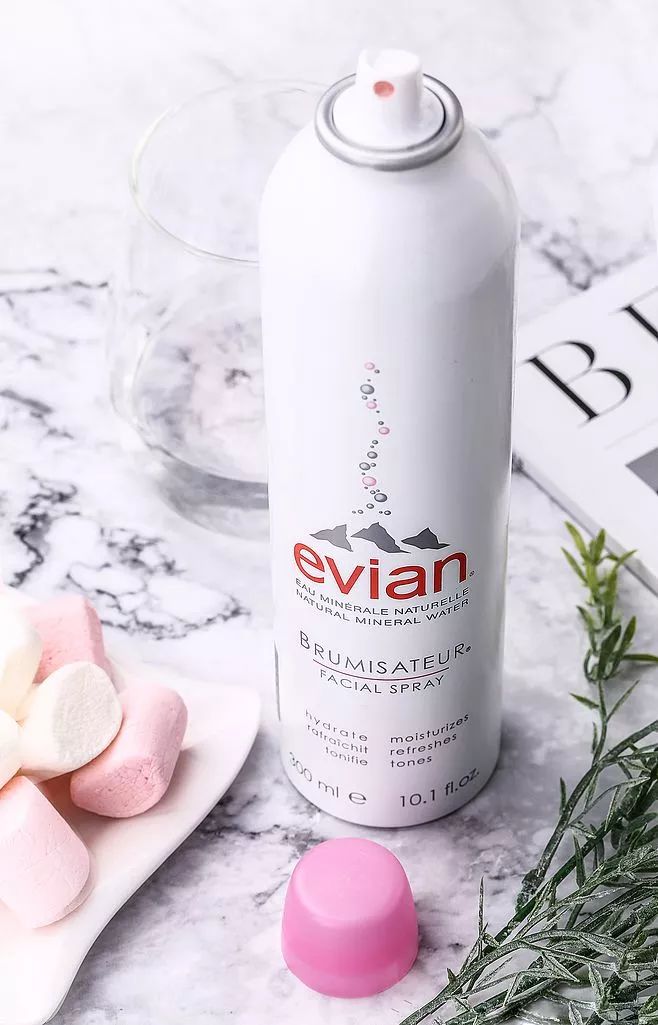 皮肤干巴巴的会痒是怎么回事,皮肤干巴巴是缺水吗