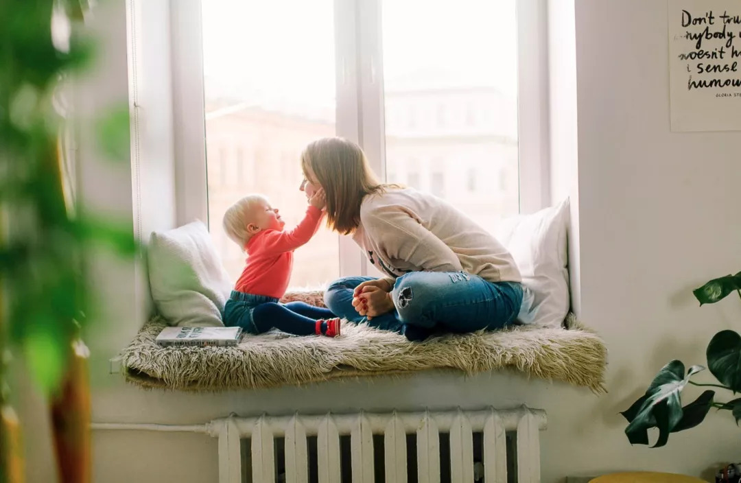 天冷了孩子踢被子,天冷了怎么防止小宝宝踢被子
