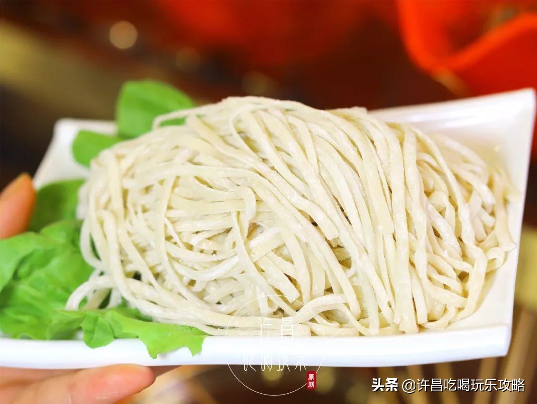 自助旋转小火锅想吃就来这家,打卡旋转小火锅