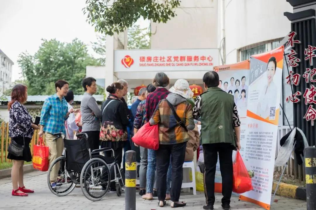 市中医院开展大型义诊活动,市中医院的义诊活动