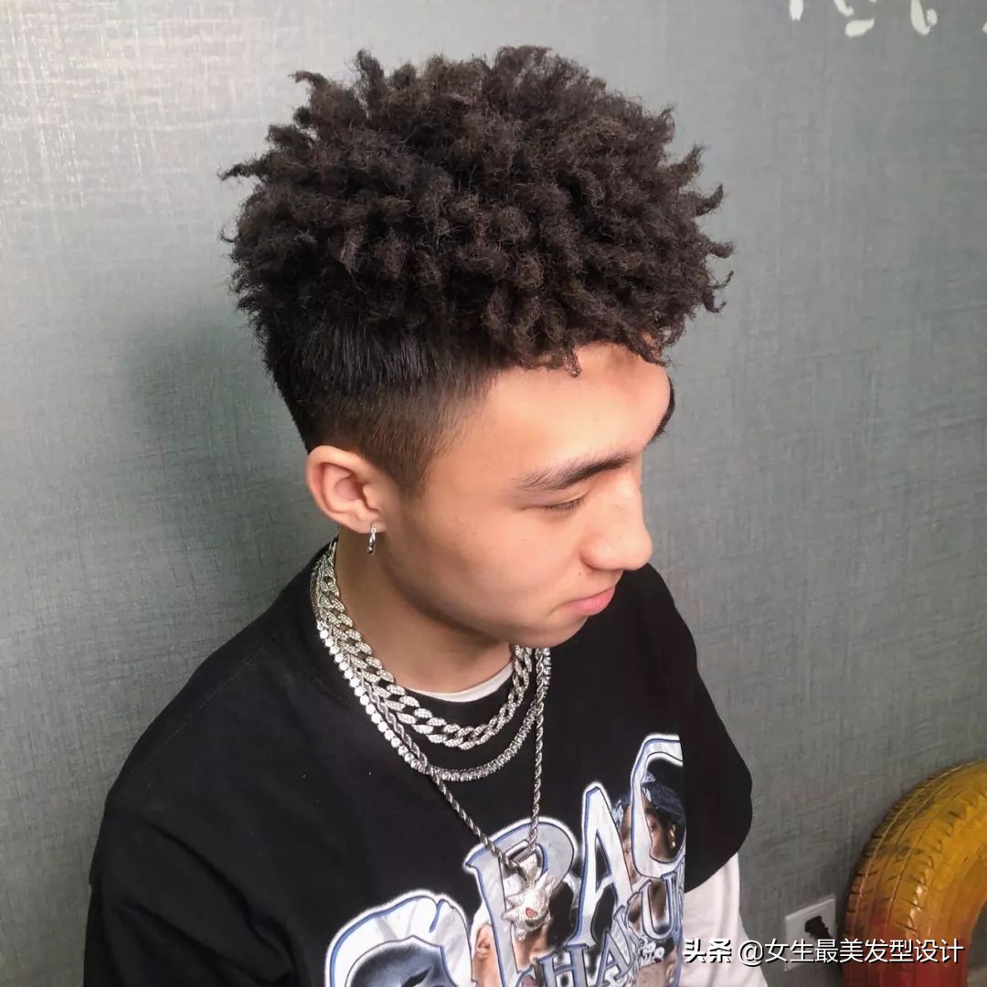 黑皮肤适合的发色卷发,黑皮肤适合烫什么发型好