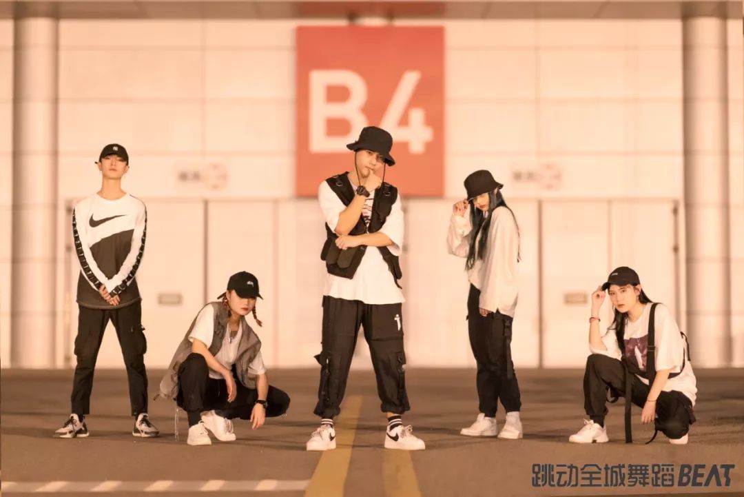 怎么学跟机器人跳舞,跳舞像机器人