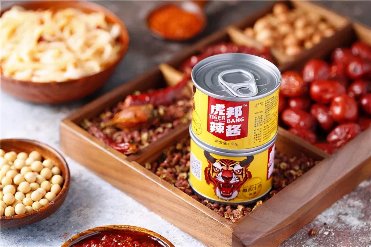 2分钟狂卖160万罐，让老干妈难安：红海中杀出的虎邦辣酱凭何出圈