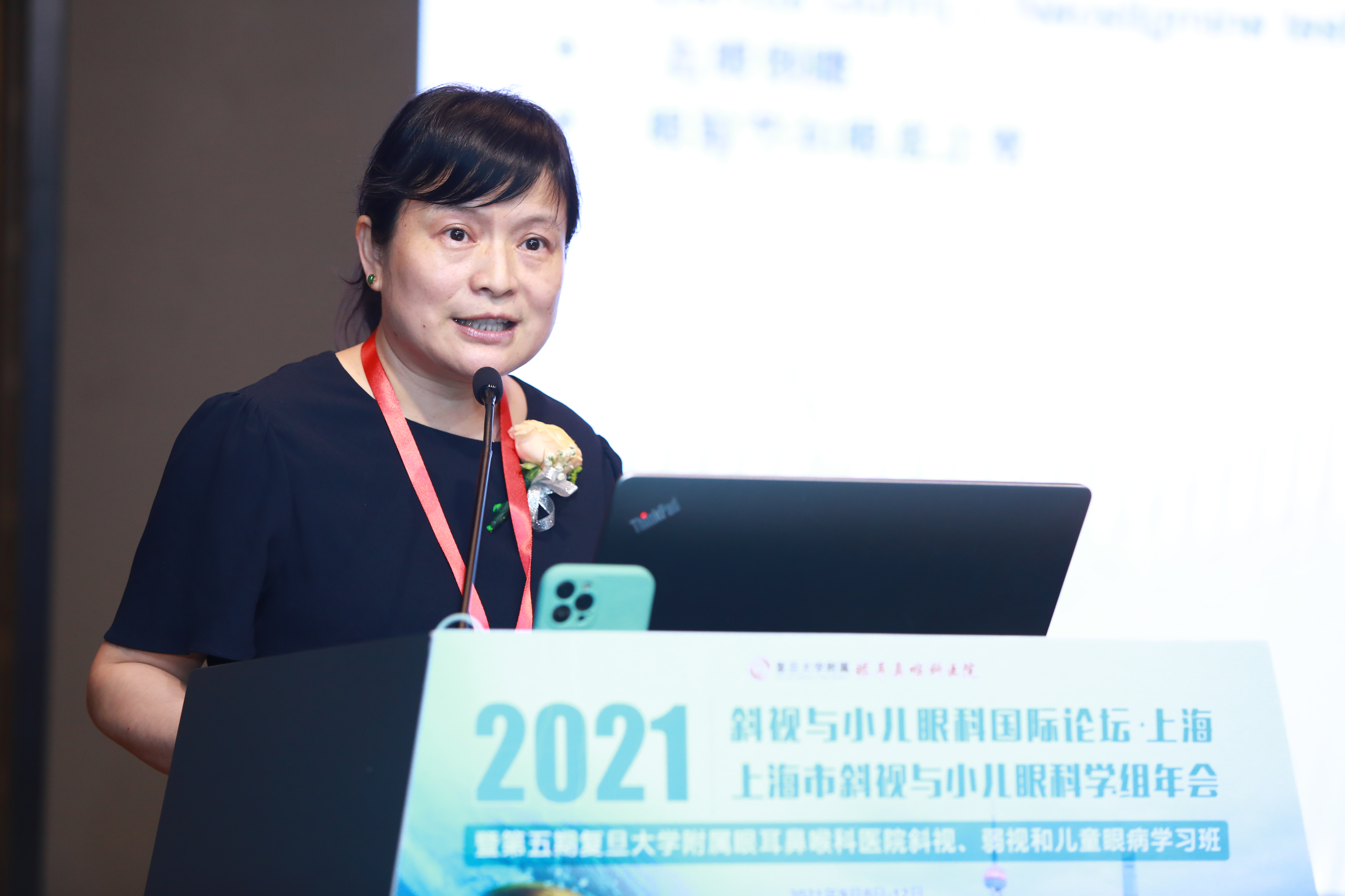 乔彤间歇性外斜视,上海乔彤斜视手术大概多少钱