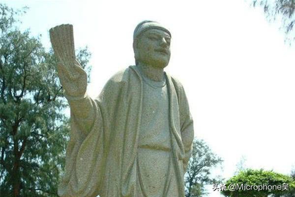 此人排名第八十六，胸怀坦荡性格直爽，唯独不满鲁智深