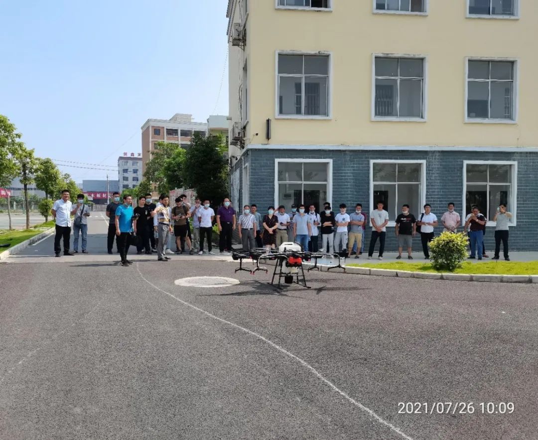 广西无人机培训中专班,广西科技商贸高级技工学校无人机