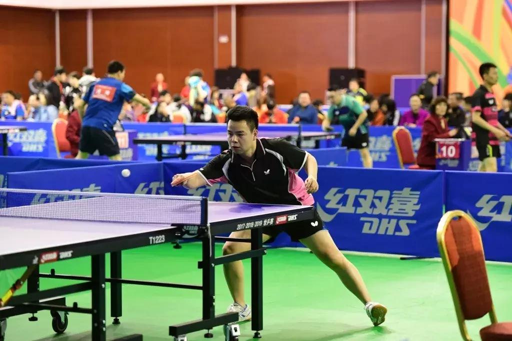 蔡振华副主席开球！